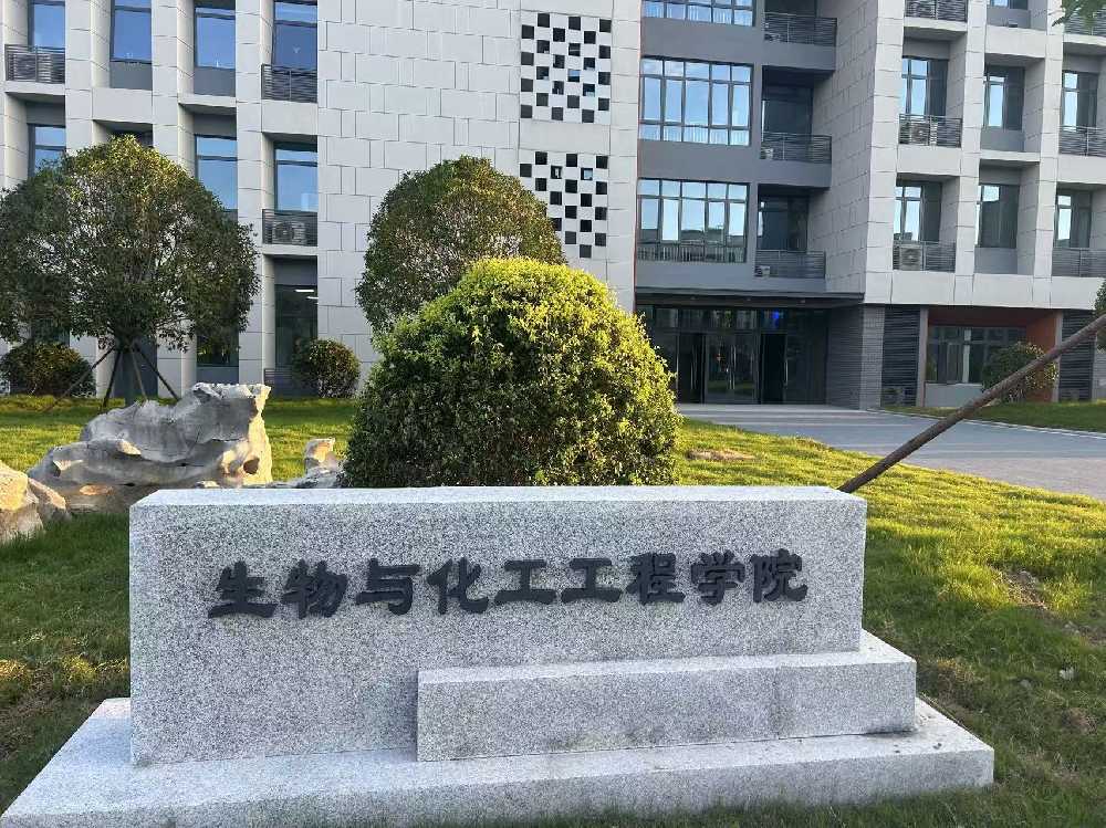 栖霞市扬州职业大学体育场高杆灯项目